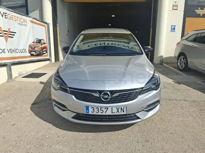 Usado Opel Astra Business Elegance 145 CV (106 kW) 2021 Gris / plata Familiar