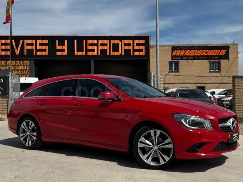 Occasion Mercedes CLA180 Shooting Brake Urban 122 PK (89 kW) 2015 Rood Stationwagen