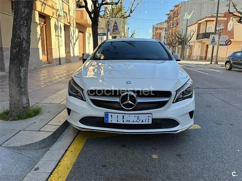 Usado Mercedes CLA200 Urban 136 CV (100 kW) 2017 Blanco Berlina
