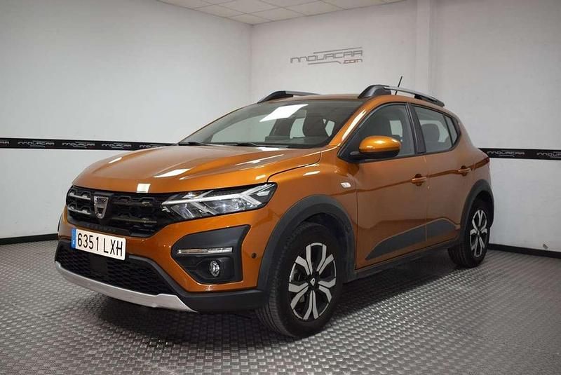 Usado Dacia Sandero Expression 91 CV (66 kW) 2022 Naranja Utilitario
