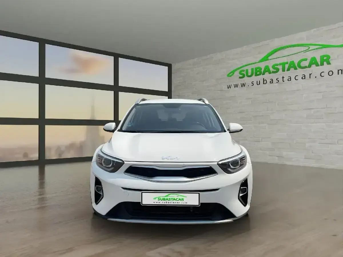 Usado Kia Stonic 100 CV (73 kW) 2022 Blanco SUV