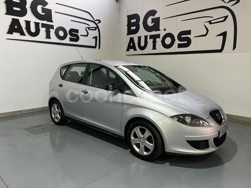 Gris / plata Usado 2008 Seat Altea Monovolumen | 4999 € (Precio justo) - Imagen 1/4