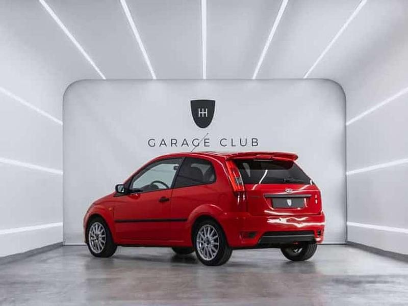 Usado Ford Fiesta Sport 101 CV (74 kW) 2005 Utilitario