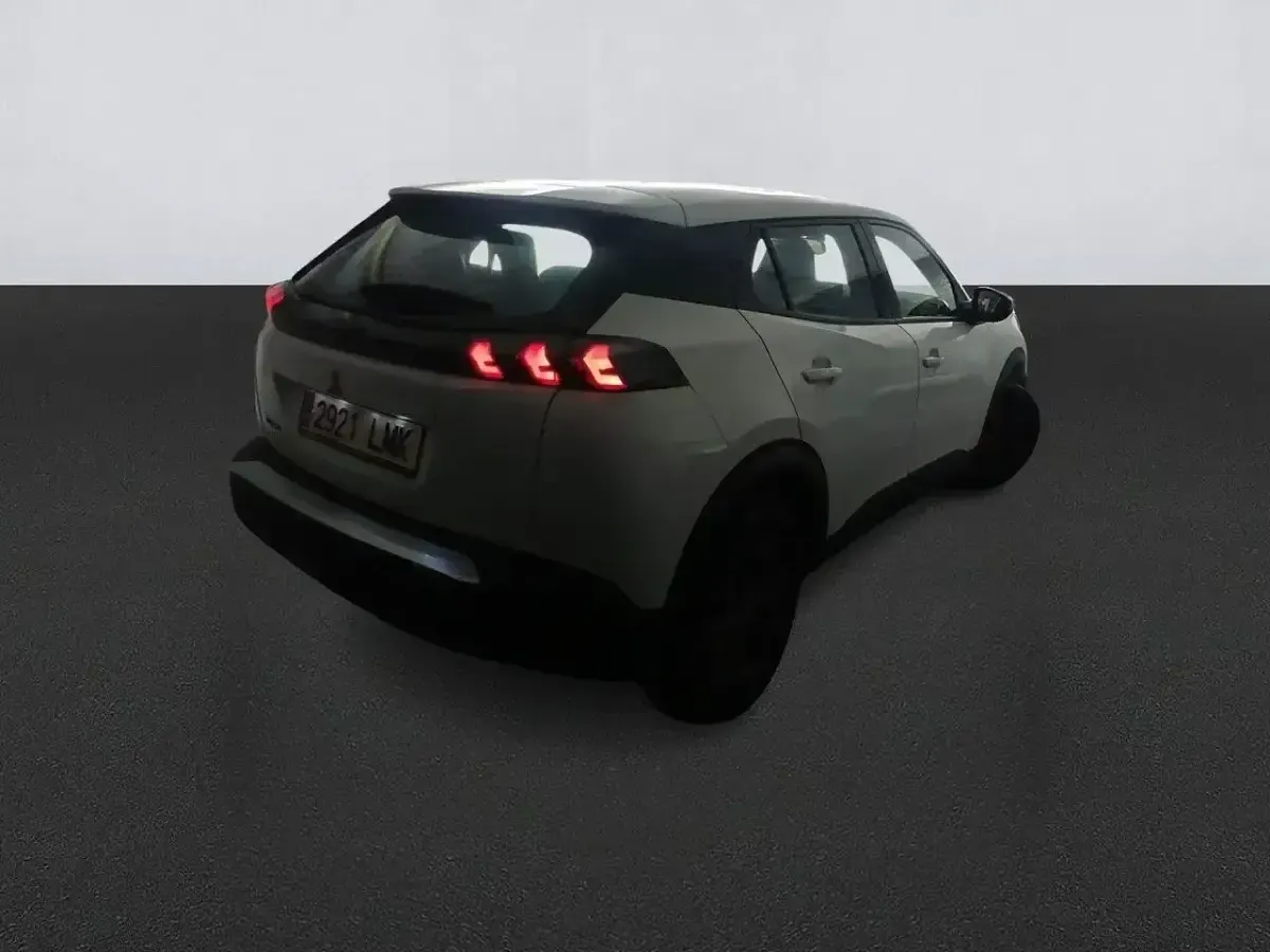 Usado Peugeot 2008 Active 110 CV (80 kW) 2021 Blanco SUV