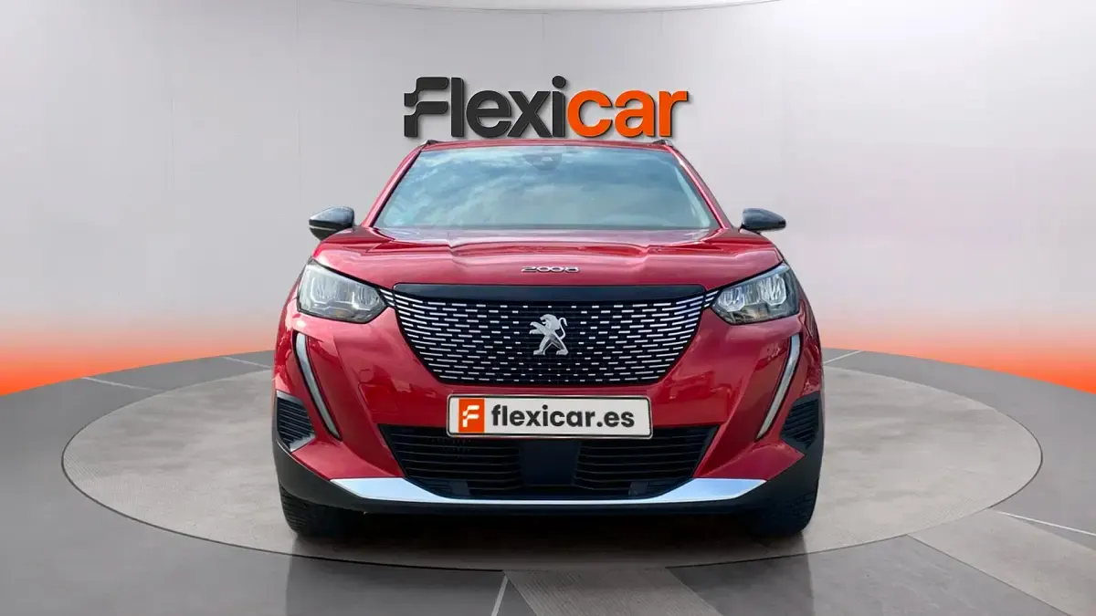 Usado Peugeot 2008 Allure 130 CV (95 kW) 2022 Granate SUV