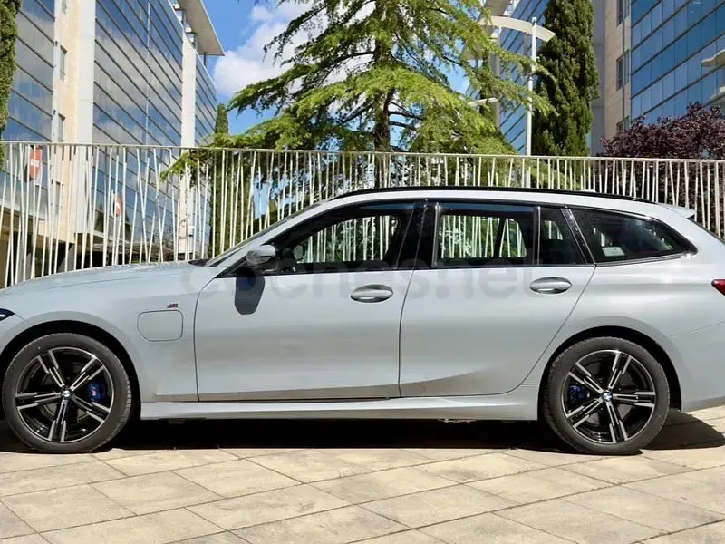 Käytetty BMW 330e M Performance 292 HP (214 kW) 2025 Harmaa Farmari