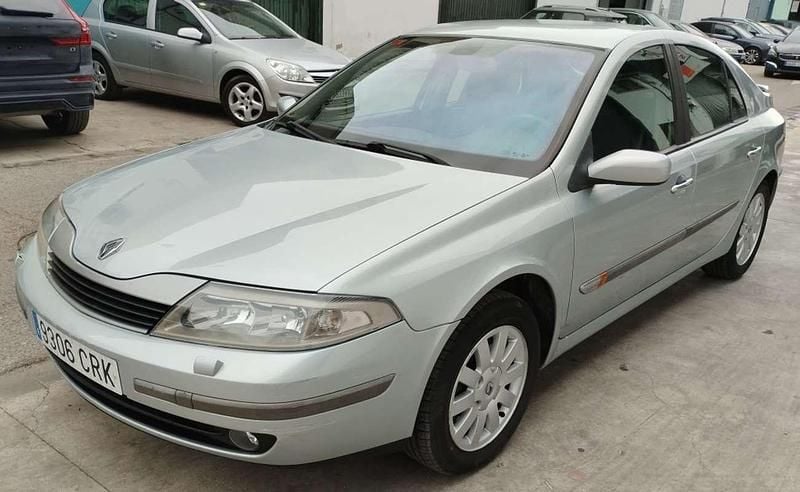 Usado Renault Laguna II Privilege 120 CV (88 kW) 2004 Plateado Berlina