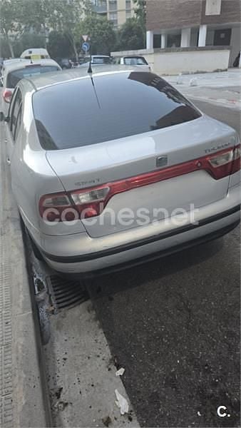 Usado Seat Toledo Stella 100 CV (73 kW) 1999 Gris / plata Berlina