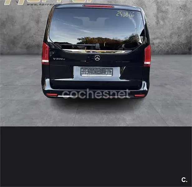 Usado Mercedes V300 Avantgarde 239 CV (175 kW) 2023 Negro Monovolumen