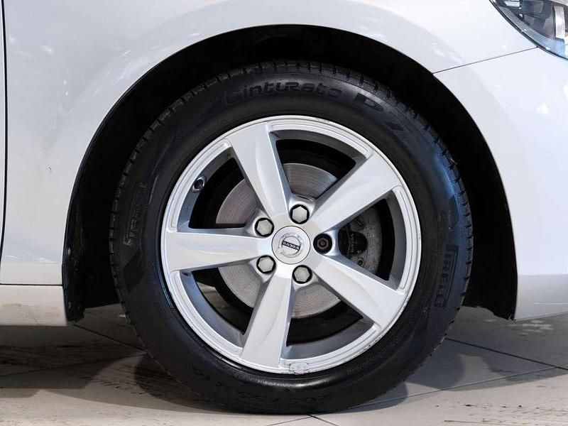 Usado Volvo V40 Kinetic 120 CV (88 kW) 2017 Plateado Utilitario