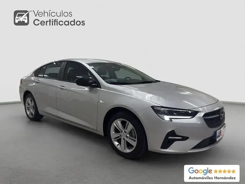 Usado Opel Insignia Business 122 CV (89 kW) 2021 Gris / plata Berlina