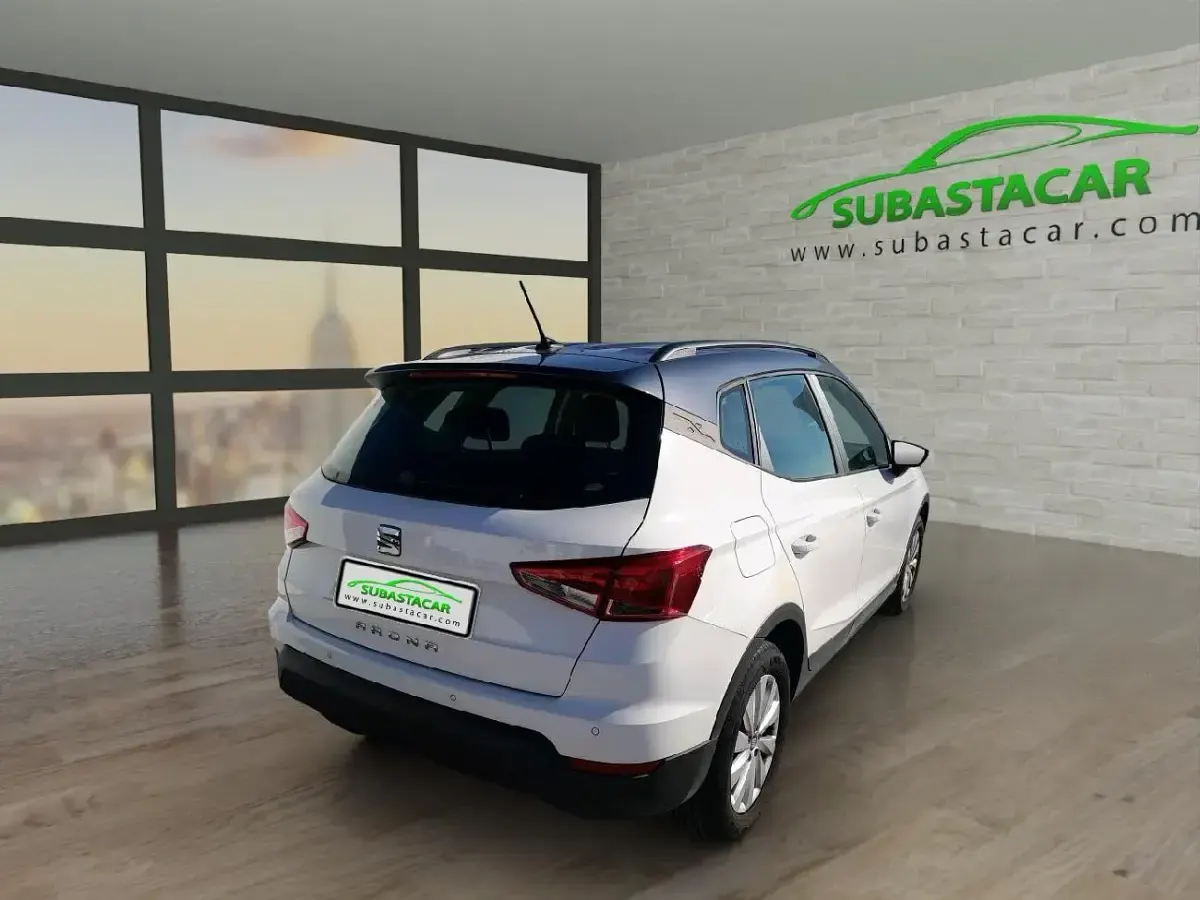 Usado Seat Arona Style 110 CV (80 kW) 2021 Blanco SUV