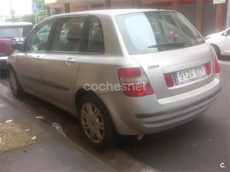 Usado Fiat Stilo Dynamic 133 CV (97 kW) 2002 Gris / plata Familiar