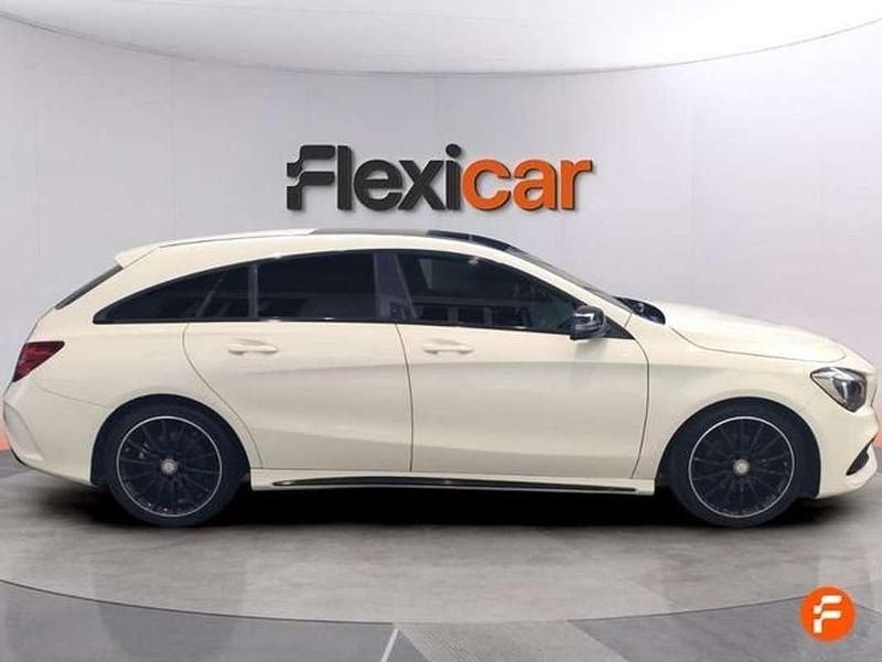Usado Mercedes CLA200 Shooting Brake 136 CV (100 kW) 2017 Blanco Familiar