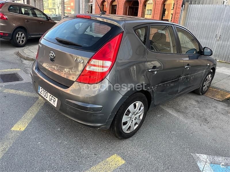 Käytetty Hyundai i30 Comfort 109 HP (80 kW) 2008 Harmaa Sedan