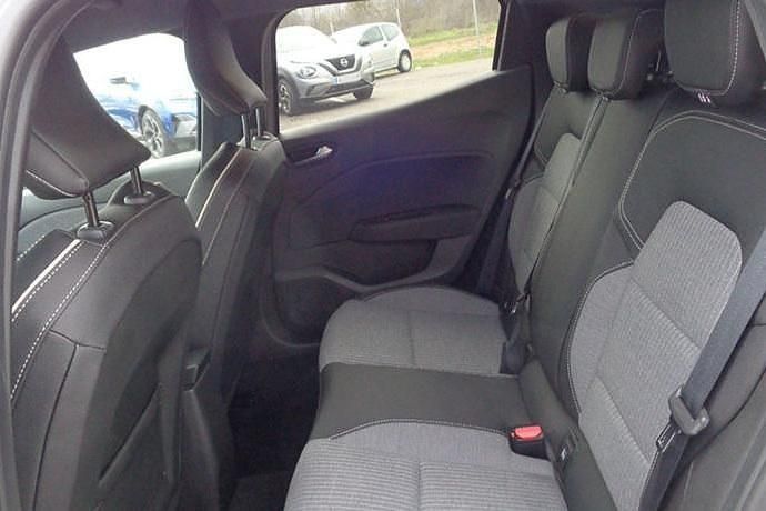 Käytetty Renault Clio V Techno 145 HP (106 kW) 2025