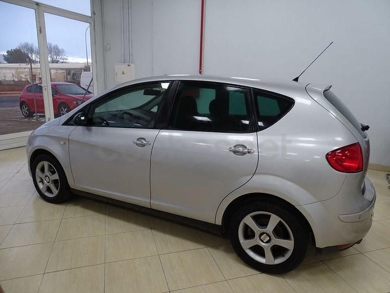 Usado Seat Altea Reference 105 CV (77 kW) 2006 Gris / plata Monovolumen