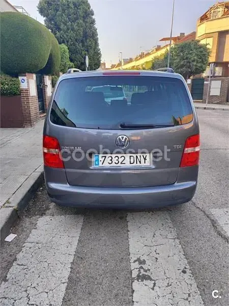Usado VW Touran Advance 100 CV (73 kW) 2005 Gris / plata Monovolumen