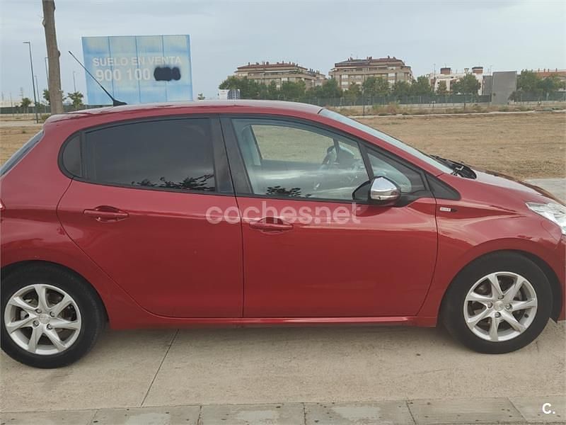 Granate Usado 2015 Peugeot 208 Style Utilitario | 8800 € (Un poco caro) - Imagen 1/4