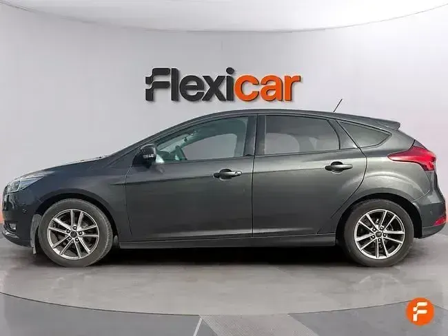 Usado Ford Focus Titanium 125 CV (91 kW) 2018 Gris Berlina