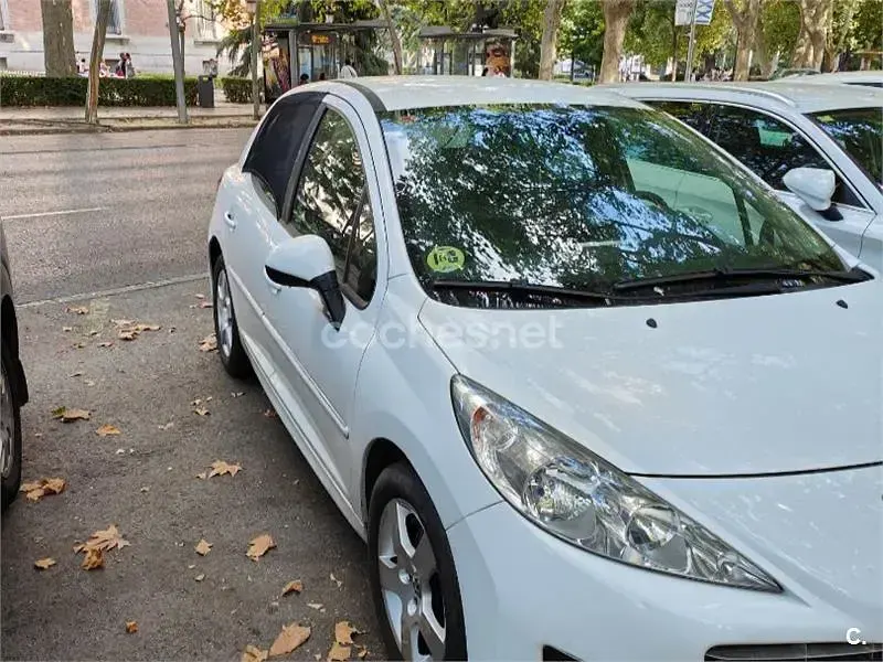 Usado Peugeot 207 92 CV (67 kW) 2010 Blanco Berlina