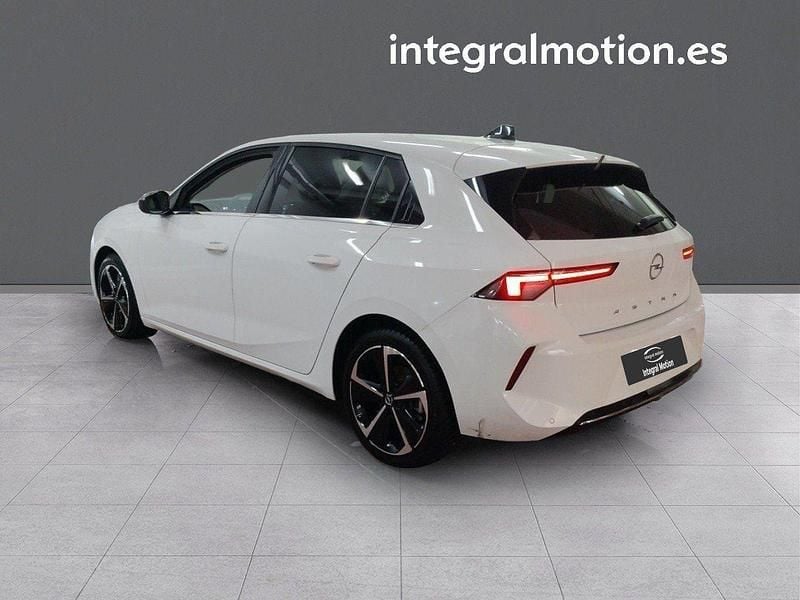 Usado Opel Astra Elegance 130 CV (95 kW) 2022 Blanco Berlina