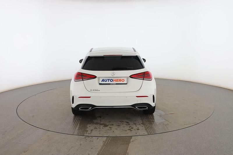 Usado Mercedes A250 AMG line 218 CV (160 kW) 2021 Blanco Utilitario