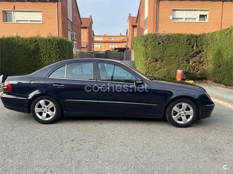 Usado Mercedes E270 Avantgarde 170 CV (125 kW) 2002 Negro Berlina