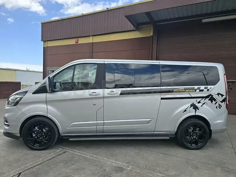Usado Ford Tourneo Active 185 CV (136 kW) 2020 Gris / plata Monovolumen