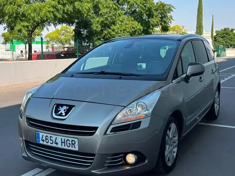 Usado Peugeot 5008 Sport 150 CV (110 kW) 2011 Beige Monovolumen