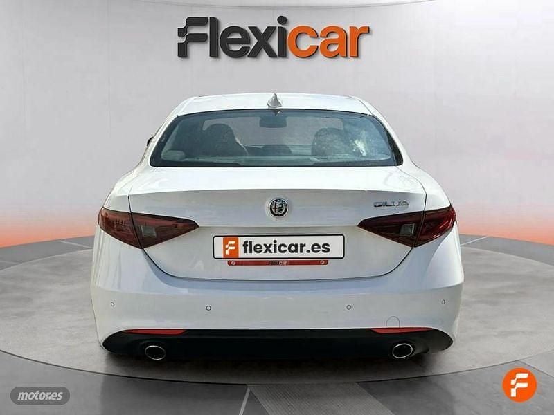 Usado Alfa Romeo Giulia Super 180 CV (132 kW) 2017 Blanco Berlina