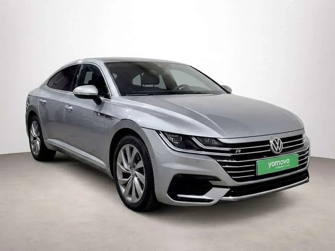 Usado VW Arteon R 324 CV (238 kW) 2023 Plateado Familiar