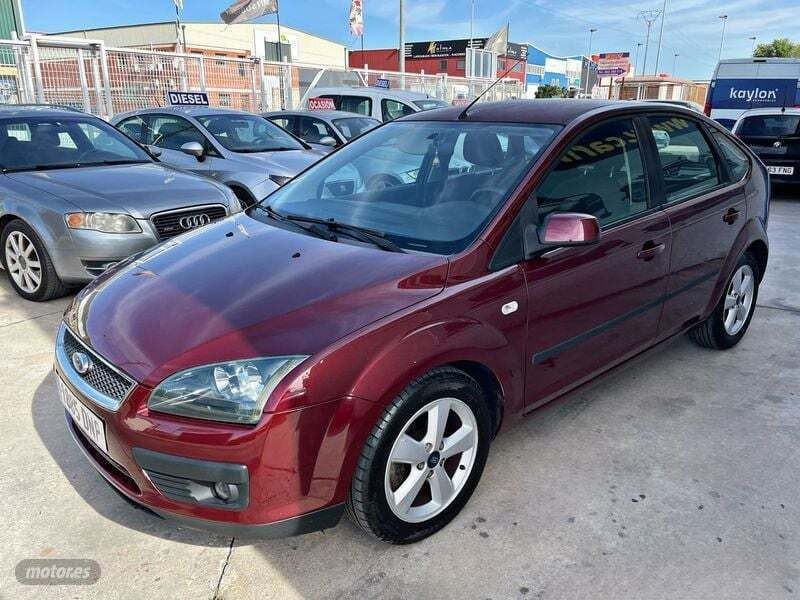 Usado Ford Focus 136 CV (100 kW) 2005 Granate Berlina