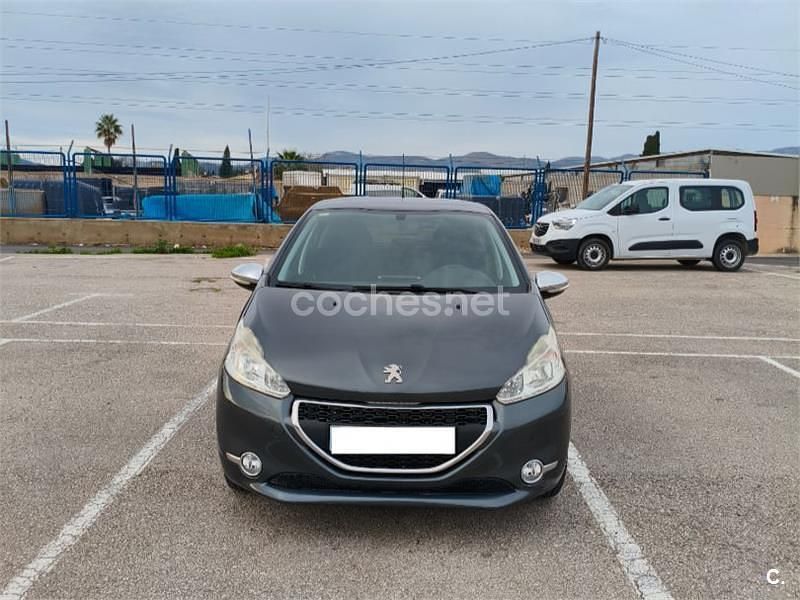 Usado Peugeot 208 Style 82 CV (60 kW) 2014 Gris / plata Utilitario