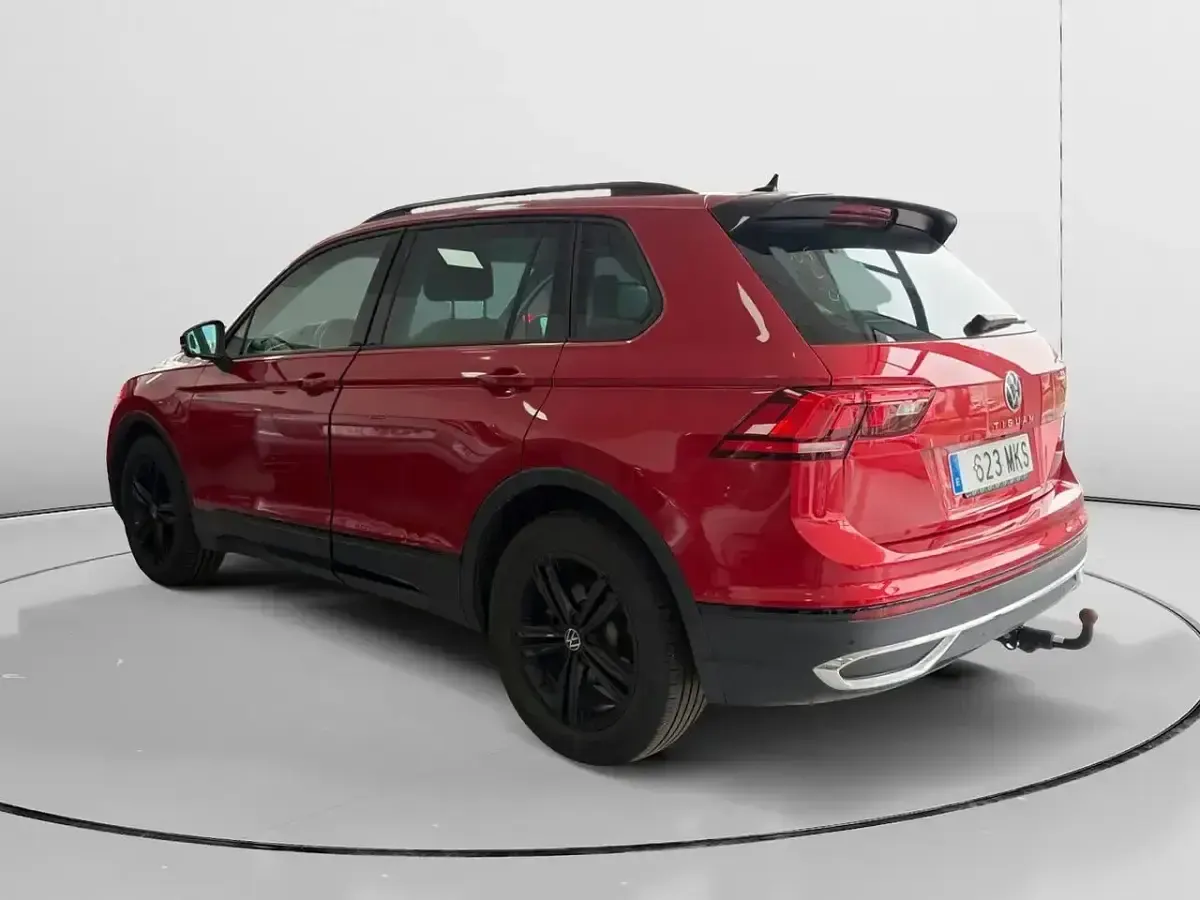 Używany VW Tiguan Sport 150 KM (110 kW) 2023 Czerwony SUV