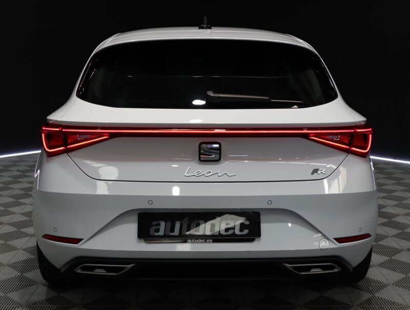 Blanco Usado 2024 Seat Leon FR Berlina | 26.490 € (Precio justo) - Imagen 1/4