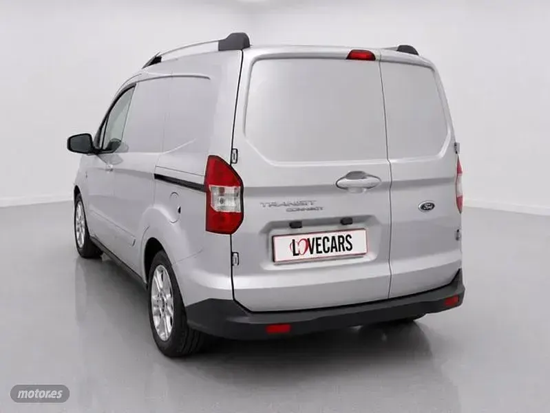 Usado Ford Courier Limited 100 CV (73 kW) 2023 Plateado Monovolumen
