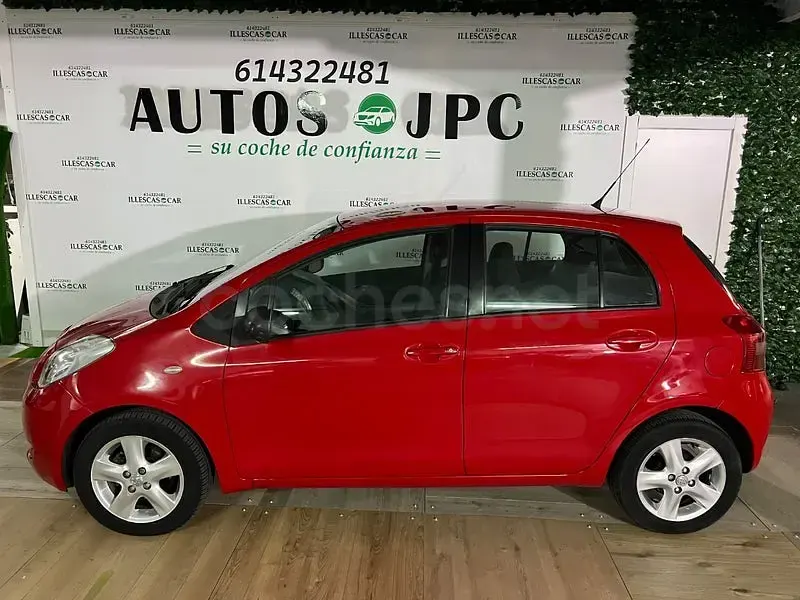 Usado Toyota Yaris 87 CV (63 kW) 2008 Rojo Utilitario