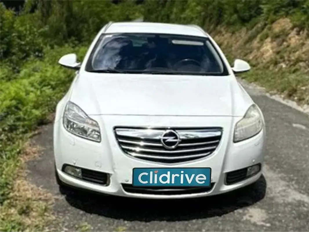 Usado Opel Insignia Sport 160 CV (117 kW) 2012 Blanco Familiar