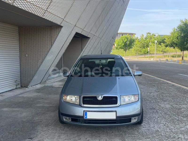 Gris / plata Usado 2003 Skoda Fabia Comfort Berlina | 2950 € (Precio justo) - Imagen 1/4