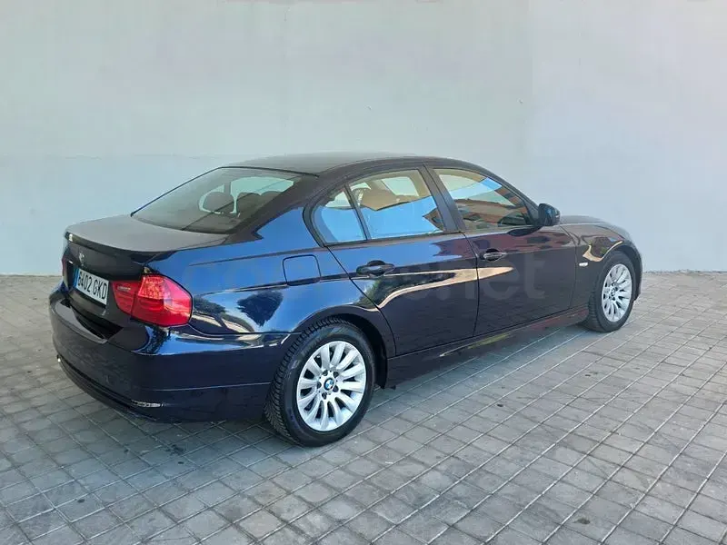 Usado BMW 318 143 CV (105 kW) 2009 Azul Berlina