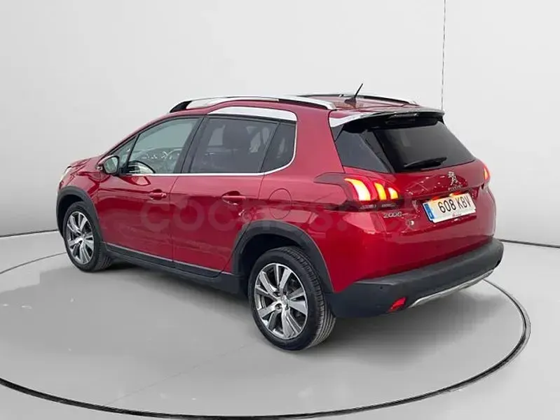 Usado Peugeot 2008 Allure 130 CV (95 kW) 2017 Rojo SUV