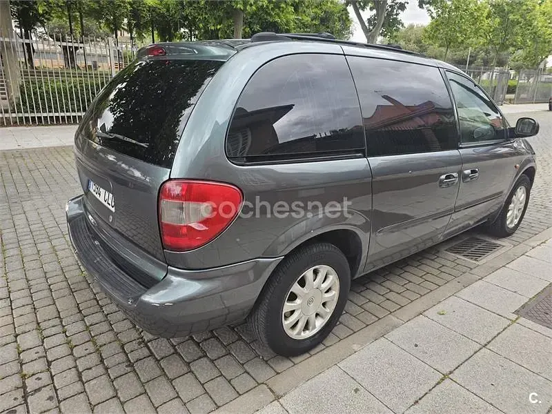 Usado Chrysler Voyager 150 CV (110 kW) 2004 Verde Monovolumen
