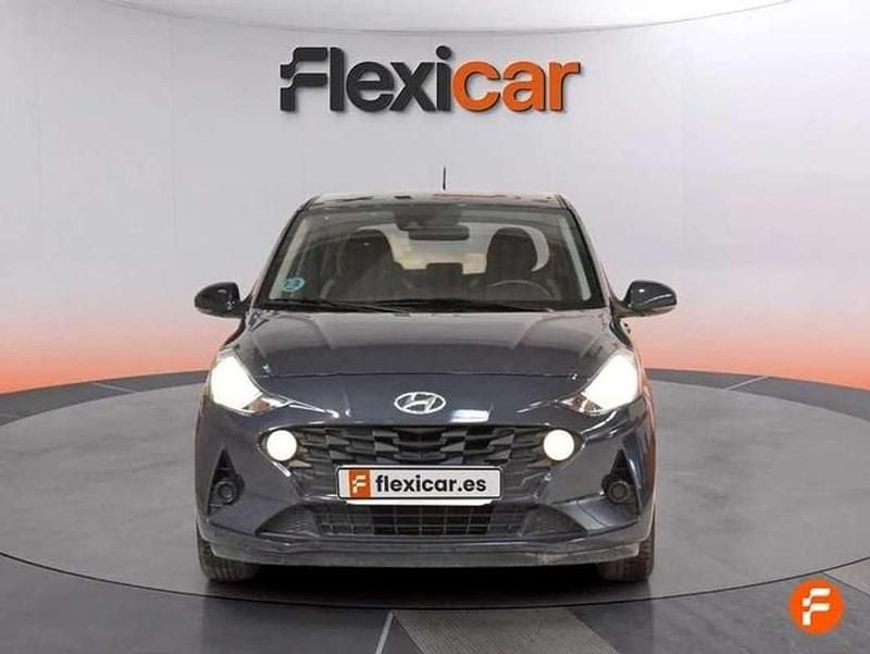 Usado Hyundai i10 67 CV (49 kW) 2022 Gris Utilitario