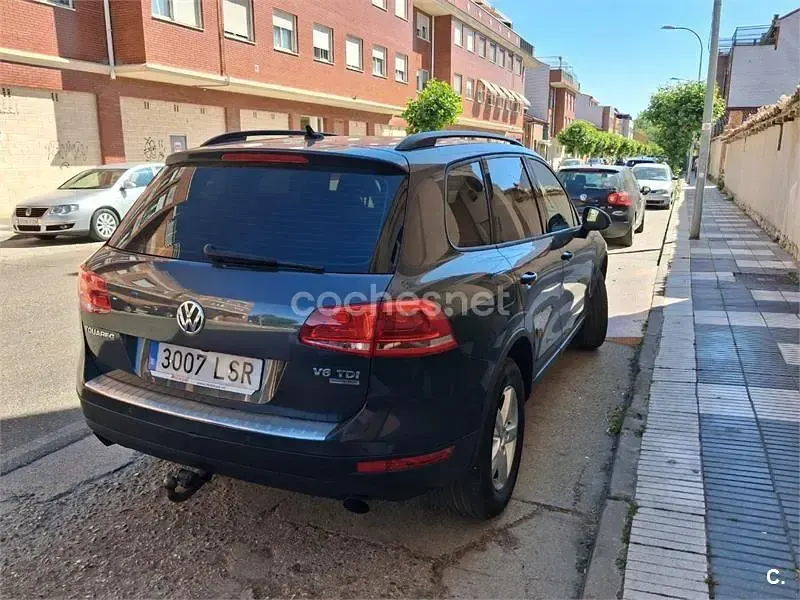Usado VW Touareg 239 CV (175 kW) 2011 Gris / plata SUV