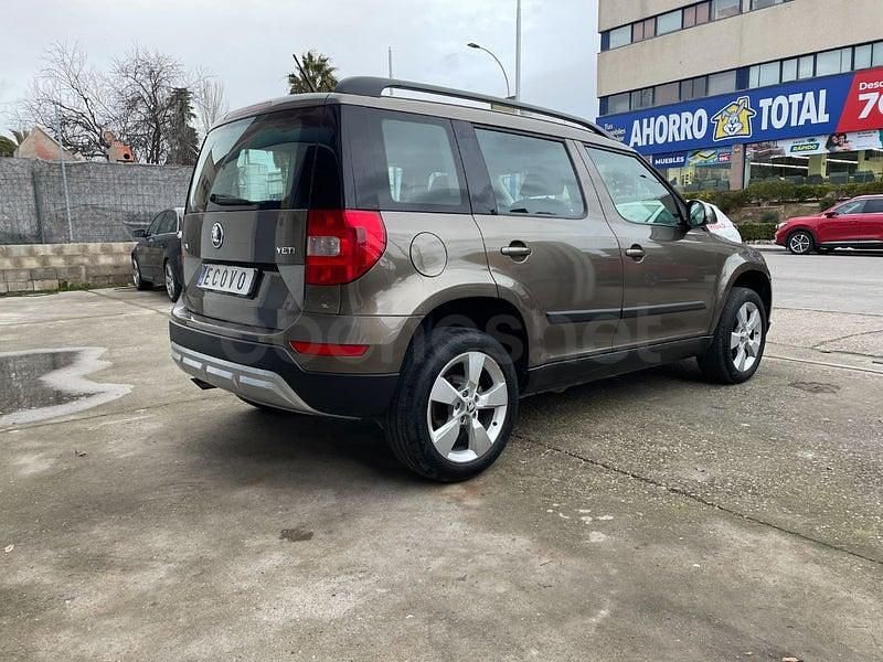 Usado Skoda Yeti Ambition 110 CV (80 kW) 2016 Marrón SUV