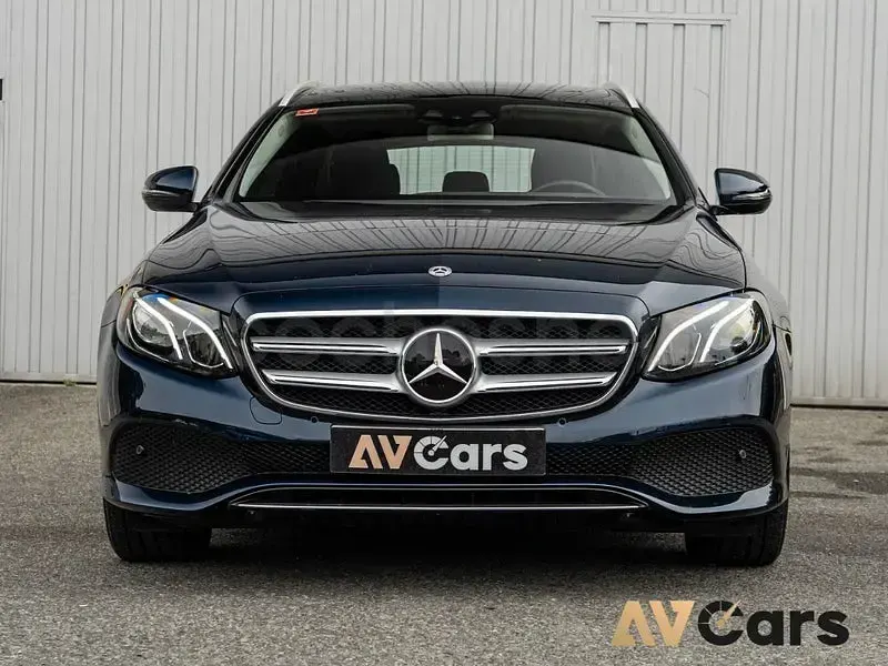 Usado Mercedes E350 258 CV (189 kW) 2018 Azul Familiar