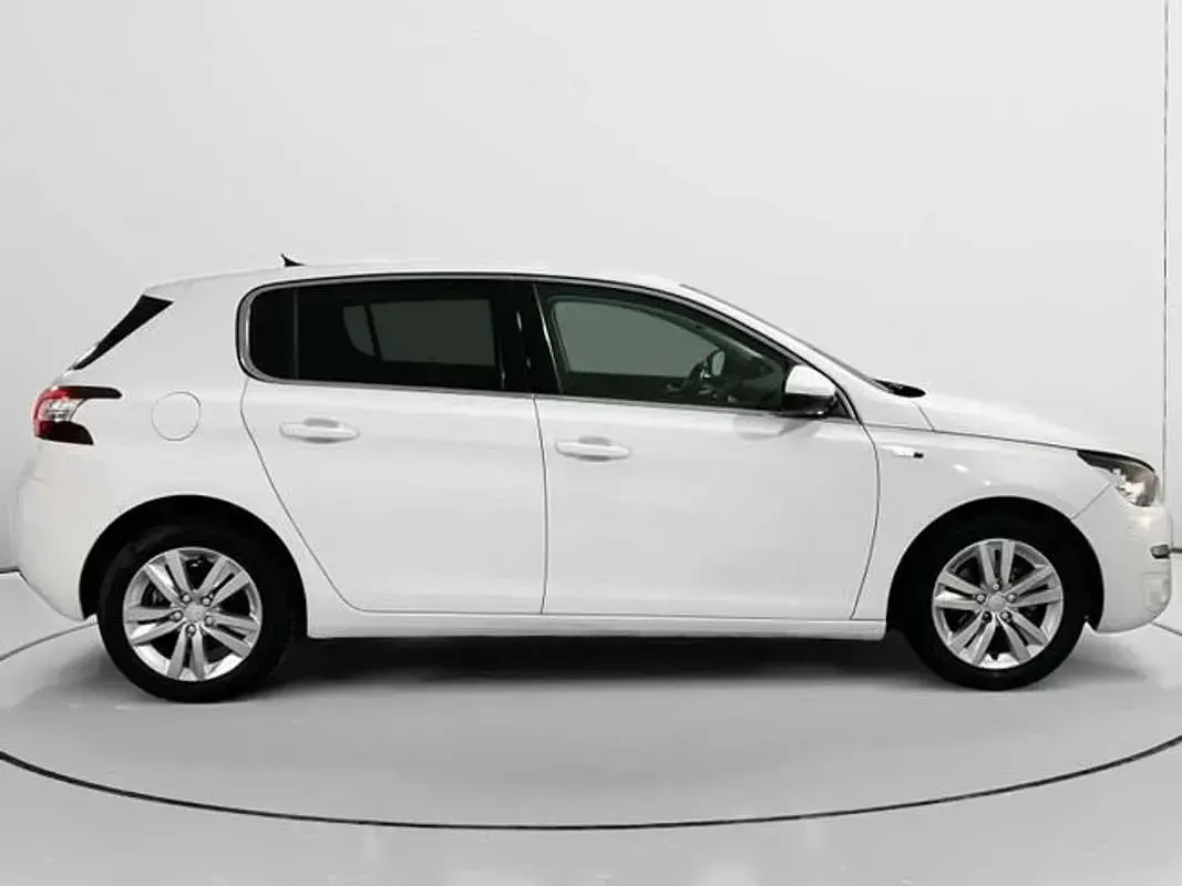 Usado Peugeot 308 Access 110 CV (80 kW) 2015 Blanco Utilitario
