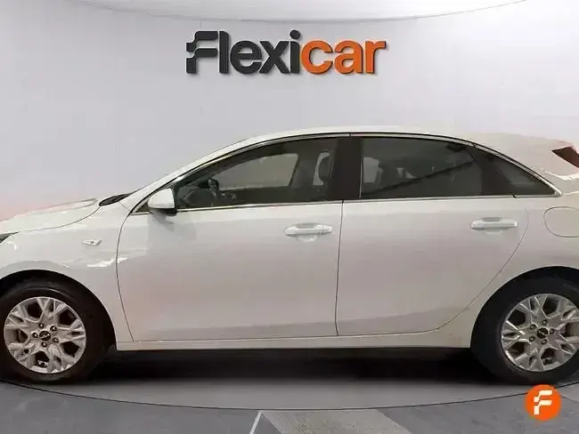 Usado Kia Ceed 136 CV (100 kW) 2023 Blanco Utilitario