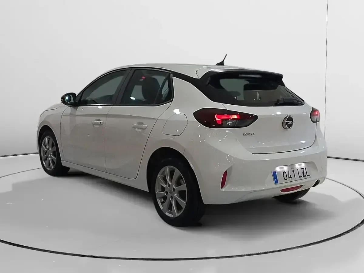 Używany Opel Corsa Edition 102 KM (75 kW) 2022 Biały Sedan/Limuzyna